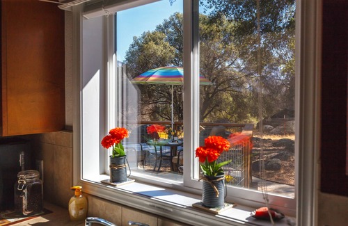 Mariposa House | Oak Rock Hideaway ~ A Tranquil Mountain Setting With Easy Access To Yosemite