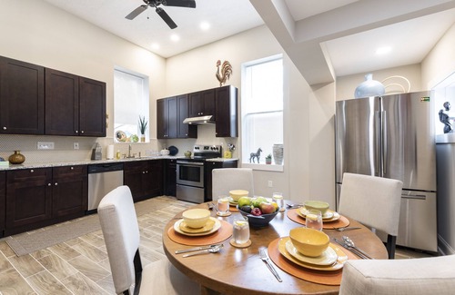 Old Louisville House | *Oak Street Charm* -EXPO, Downtown, casual luxury in historic Old Louisville
