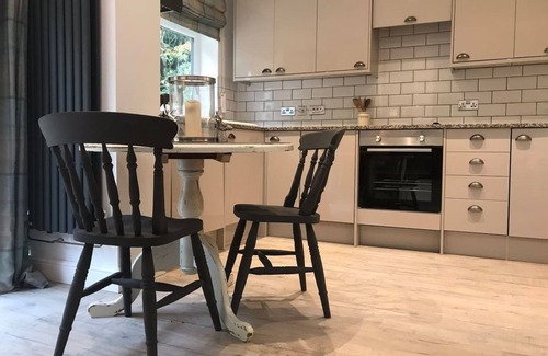 Nantwich Apartment | Oakley Country Retreat-1 Bed-garden-free Parking