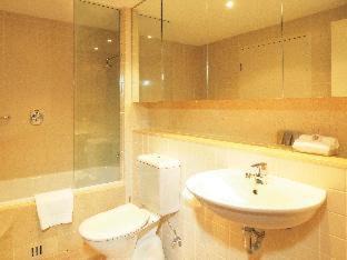 Glenelg Apartment | Oaks Glenelg Plaza Pier Suites