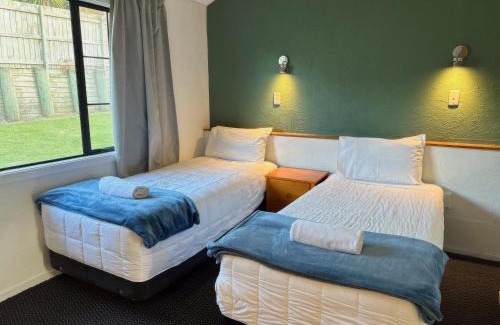 Mangere Hotel | Oakwood Manor Motor Lodge