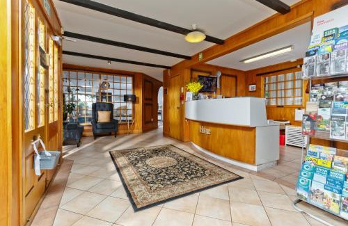 Mangere Hotel | Oakwood Manor Motor Lodge