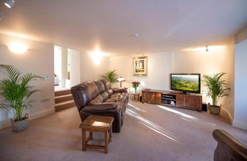 Bourton Apartment | Oberon River View Apartment