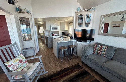 Smith River Cabin | Ocean Front Cabin 10 with Jacuzzi & Breathtaking Views - The Ocean Mariner - Just STEPS TO THE BEACH (Private Beach Owned by White Rock Resort)