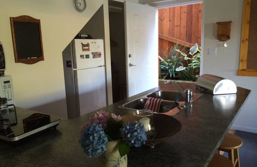 West Porpoise Bay House | Ocean Front, Spectacular Views, Minutes From Sechelt, a Sunshine Coast Hub!