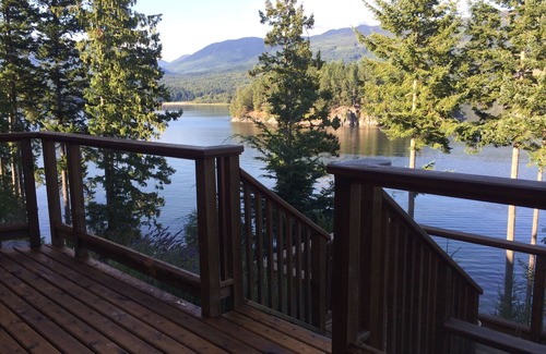 West Porpoise Bay House | Ocean Front, Spectacular Views, Minutes From Sechelt, a Sunshine Coast Hub!