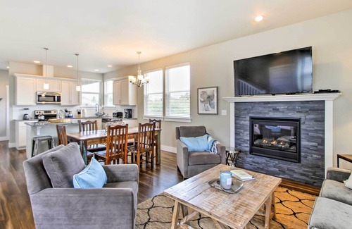 Ocean Shores House | Ocean Shores House w/Hot Tub - Walk to Beach