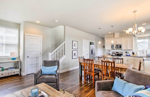 Ocean Shores House | Ocean Shores House w/Hot Tub - Walk to Beach