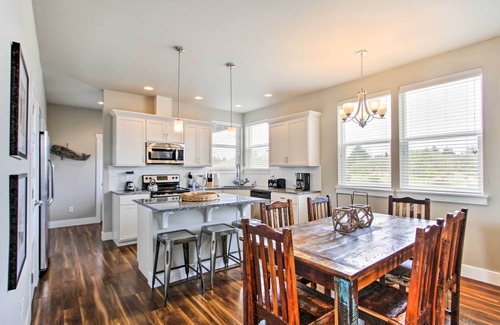 Ocean Shores House | Ocean Shores House w/Hot Tub - Walk to Beach