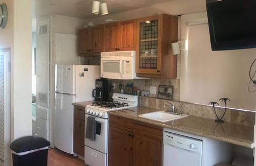 Capitola Apartment | Ocean view studio in Capitola Village - Location!