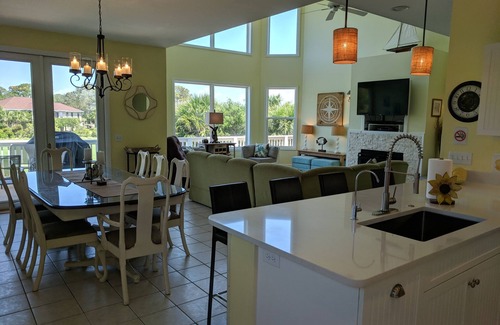 Saint Helena Island House | Ocean Views! Aug specials,5 star reviews, easy beach access. Cards, cart incl!