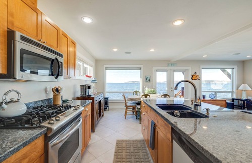 Birch Bay Cottage | Ocean Views & Beach Access at Cottage on Birch Bay