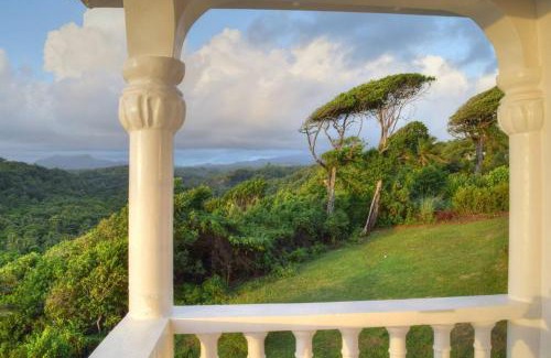 Calibishie Villa | Oceanfront 3-bedroom villa with spectacular view!