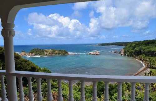 Calibishie Villa | Oceanfront 3-bedroom villa with spectacular view!