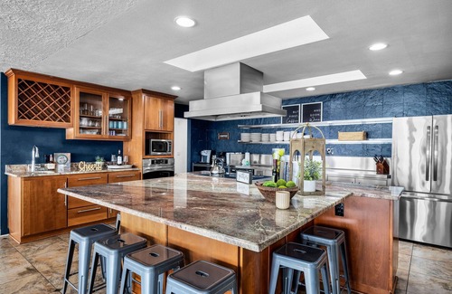 Lincoln Beach House | Oceanfront, 8 Bedrooms! - Azul Jewel