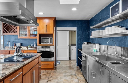 Lincoln Beach House | Oceanfront, 8 Bedrooms! - Azul Jewel