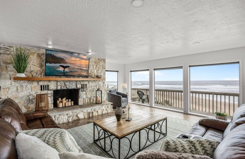 Lincoln Beach House | Oceanfront, 8 Bedrooms! - Azul Jewel