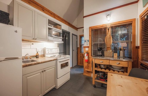Ucluelet Cabin | Oceanfront Cabin with Breathtaking Views! ⎮ Sitka