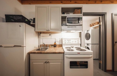 Ucluelet Cabin | Oceanfront Cabin with Breathtaking Views! ⎮ Sitka