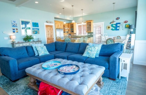 Lincoln Beach House | Oceanfront Escape. Cozy & Modern Beach House. Sleeps 10