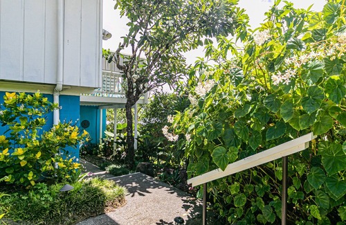 Kapoho House | Oceanfront in Hilo Hale Kai Suites - Moana Room - King Bed, Private Bathroom
