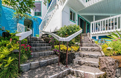 Kapoho House | Oceanfront in Hilo Hale Kai Suites - Moana Room - King Bed, Private Bathroom