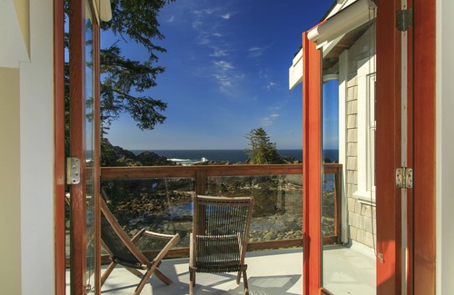 Ucluelet House | OCEANFRONT PROPERTY - Black Rock Beach House