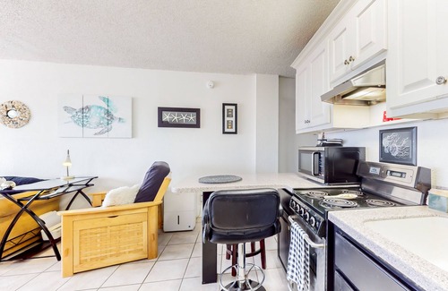 Lenox Park Apartment | Oceanfront studio with balcony, pool, hot tub, beach access & ideal location