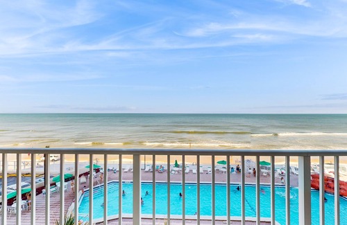 Lenox Park Apartment | Oceanfront studio near golf with beach access, pool, hot tub & fitness room