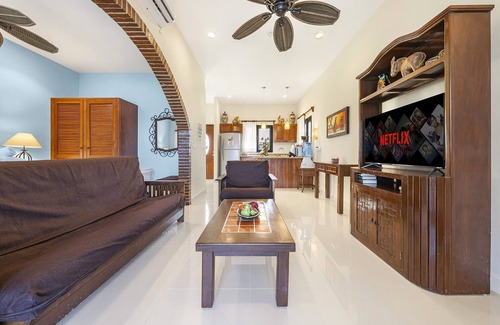 Centro - Supmza 001 Apartment | Oceanside Casita "Xalapa" with a/c and pool 5 min stroll to beach