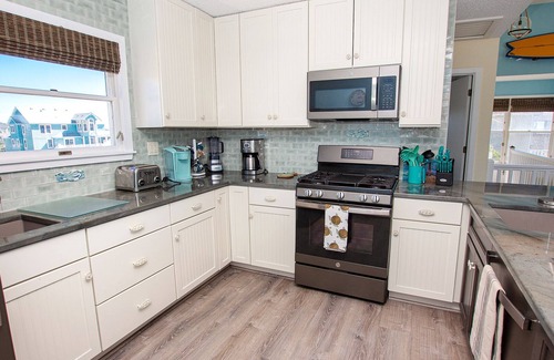 Ocean Hill House | Oceanside, Private Pool, Hot Tub, Screened Porch, Close to Beach! OH81, Lazy Daisy