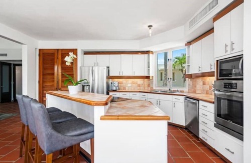 Cerro Gordo Villa | Oceanview Villa in Gated Beachfront Community w/Full Backup Generator & Cistern