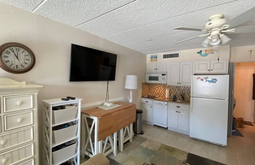North Wildwood Apartment | OCEANVIEWS! POOLVIEWS! SPACIOUS STUDIO IN THE REGENCY TOWERS!