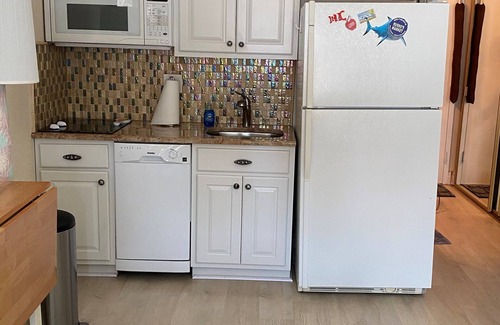 North Wildwood Apartment | OCEANVIEWS! POOLVIEWS! SPACIOUS STUDIO IN THE REGENCY TOWERS!