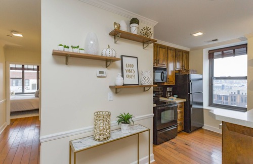 Downtown Nashville Condo | ❤️ of Downtown Condo: Free Parking + W/D. Near Church & 7th.