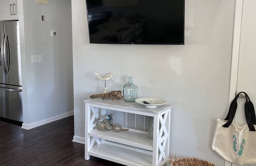 Tranquil Harbour House | Off The Hook-renovated dog friendly listing!