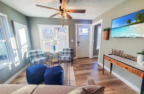 Arnolds Park Villa | Okoboji BLUEtiful Cottage