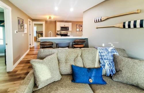 Arnolds Park Villa | Okoboji BLUEtiful Cottage