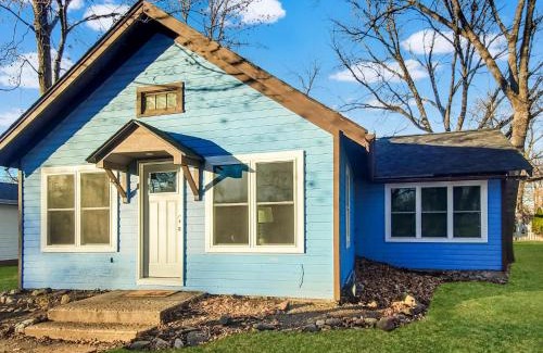Arnolds Park Villa | Okoboji BLUEtiful Cottage
