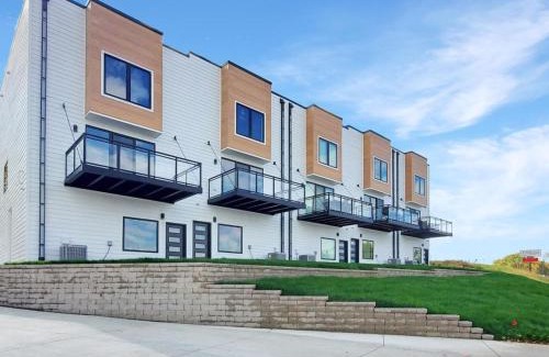 Arnolds Park House | Okoboji Lakeside Retreat in Arnolds Park