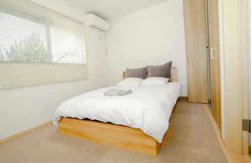 Higashinari Apartment | Olina's House