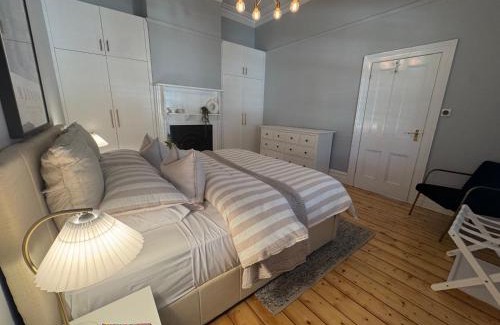Quarry Hill House | Olinda Cottage - CBD Bendigo with city views