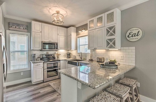 Ono Island Cottage | On-Site Beach Bar: Sunny Perdido Key Cottage!