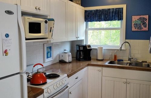 Suttons Bay Apartment | On West Grand Traverse Bay -Private Carriage House -Sleeps 4 Between TC & S Bay