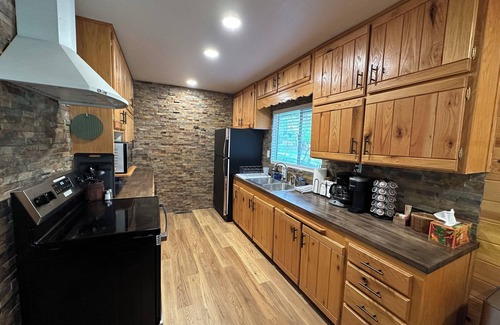 Christopher Creek Cabin | Once Upon a Creek: Newly Renovated Cozy Cabin In The Pines w/Patio Play Area