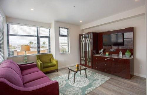 Bankers Hill Apartment | One Bedroom Apartment with San Diego Downtown View