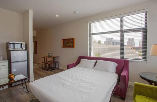 Bankers Hill Apartment | One Bedroom Apartment with San Diego Downtown View