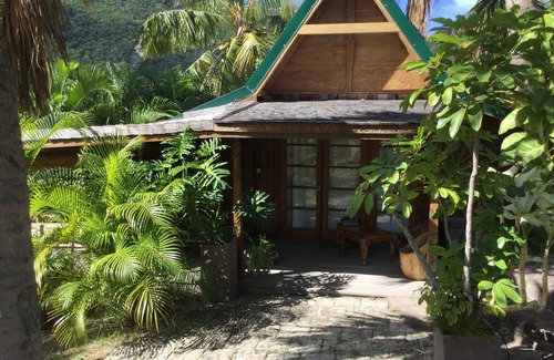 Anse du Gouverneur House | One bedroom cottage located a step away from Saline beach
