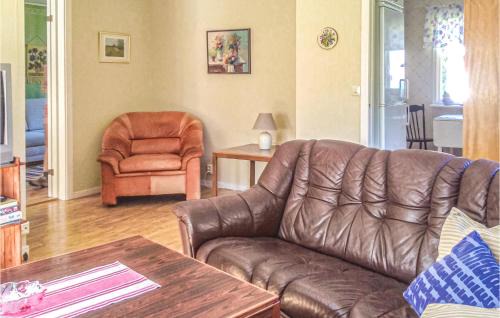 Roke House | One-Bedroom Holiday Home In Roke