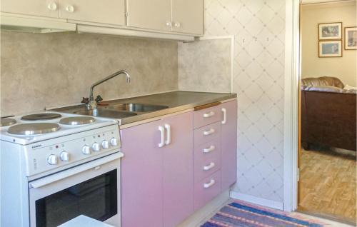 Roke House | One-Bedroom Holiday Home In Roke